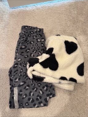 Cozy Plush Pajama for Women - Black & Cream